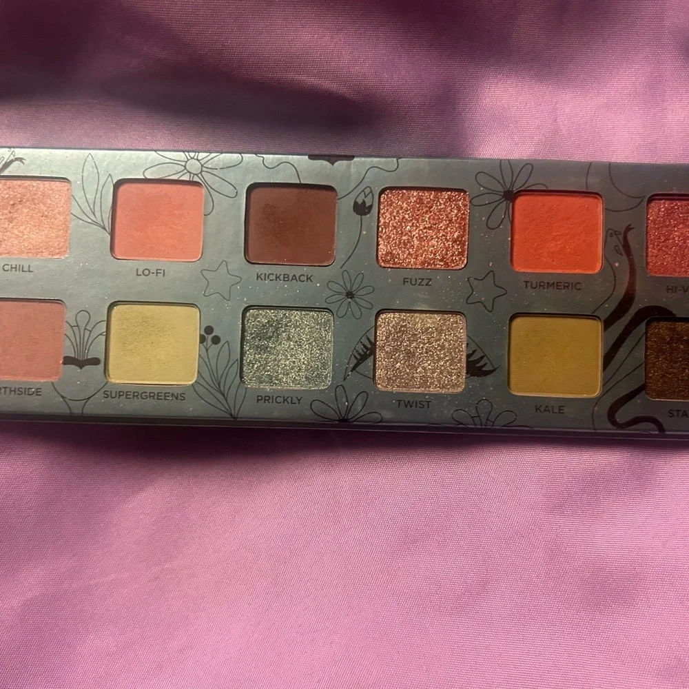 Urban Decay Wild Greens Eyeshadow Palette - Vibrant Collection